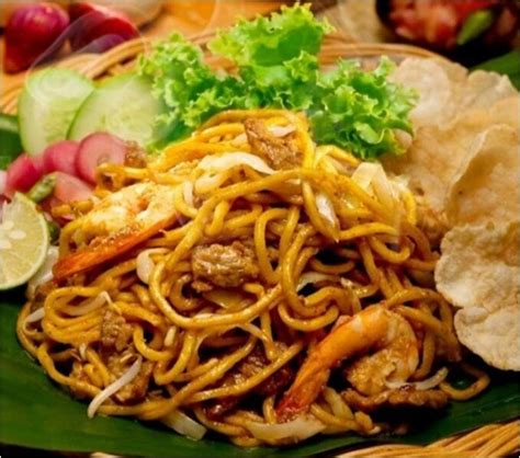 But sometimes mie goreng and bakmi goreng are similiar, when you go to restaurant and order mie/bakmi you will. Bakmi.Goreng.Special - cintarasa