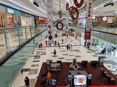 Jelang Nataru Lippo Mall Puri Turut Ramai Pengunjung