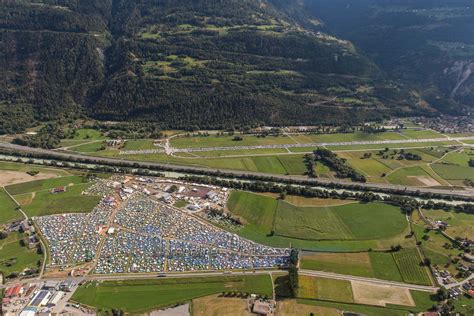 Im regelfall wird auf die veranstaltung, die seit 1985 stattfindet, gehört zusammen mit dem openair st. Luftaufnahmen Openair Gampel 2018 - Adrenaline-Pictures.ch