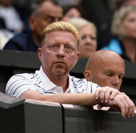 Și un chip proaspăt, blond, pistruiat, un adolescent înalt, ținând în brațe trofeul atât de râvnit al ierbii. French Open: Boris Becker bietet Kerber in tiefer Krise ...
