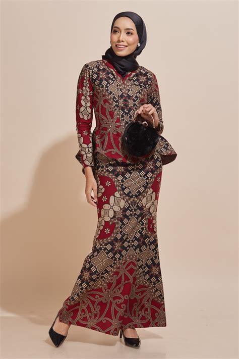 Model Baju Kebaya Batik 2019  Ananta Batik  Busana batik, Gaun batik