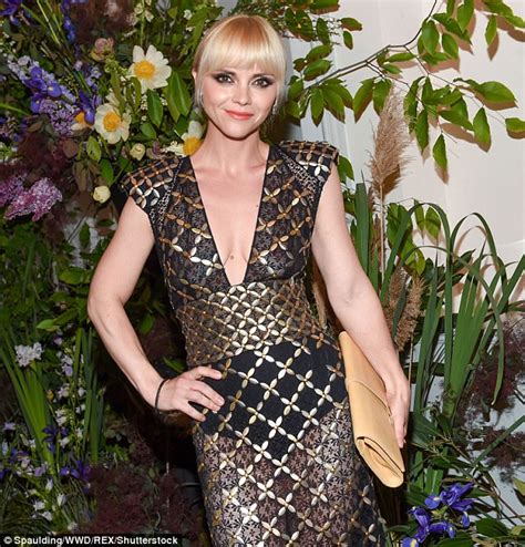 Christina Ricci Flaunts Cleavage In Embellished Dress Daily Mail Online