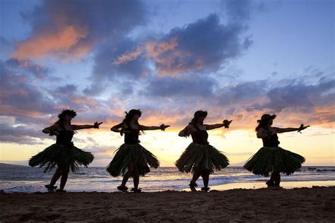 Hula Dancers At Sunset By David Olsen Hawaiian Dancers Hula Dancers