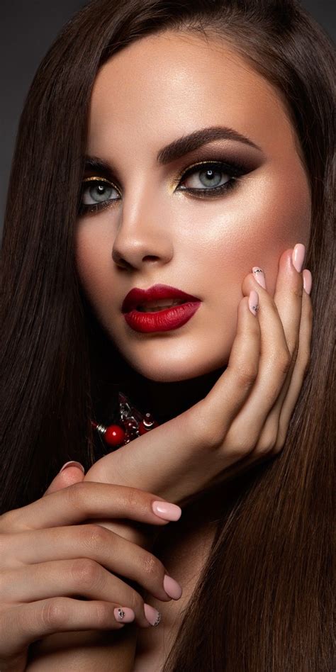 Pin By Daniele Vannuzzo On Volti Hot Lipstick Big Nose Beauty Beauty Shots
