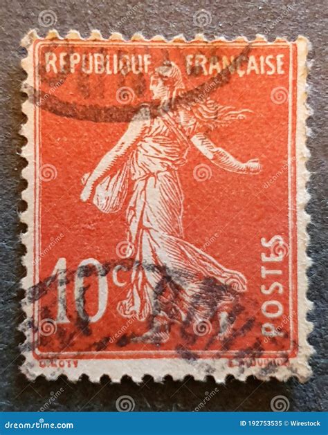 El Viejo Sello Postal De Francia Alrededor De 1926 Muestra A Una Mujer