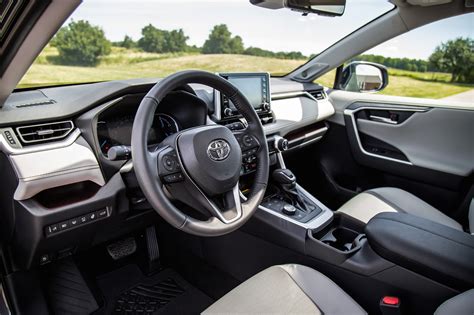 2019 rav4 hybrid le, hybrid xle, hybrid xse and hybrid limited preliminary 41 city/38 hwy/40 combined mpg estimates determined by toyota. Review: 2019 Toyota RAV4 Hybrid Limited | CAR