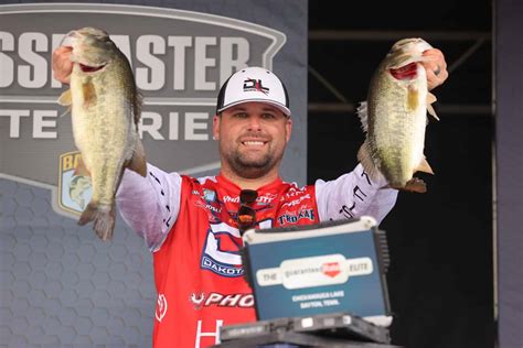 Mosley Remains Consistent Takes Slim Lead In Bassmaster Elite Event At