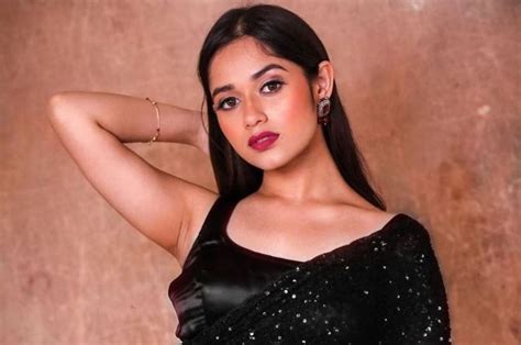 Jannat Zubair Rahmani Shares Her Bold Pics In Black Side Cut Dress See Pic 21 की उम्र में