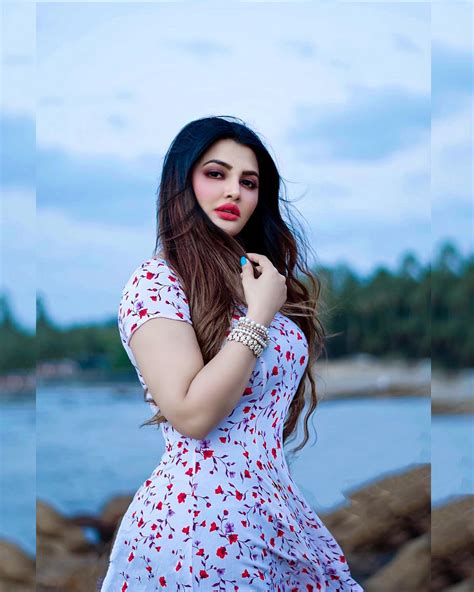 Hot And Beautiful Indian Curvy Women Model Khushi Gadhvi Beautyhubworld