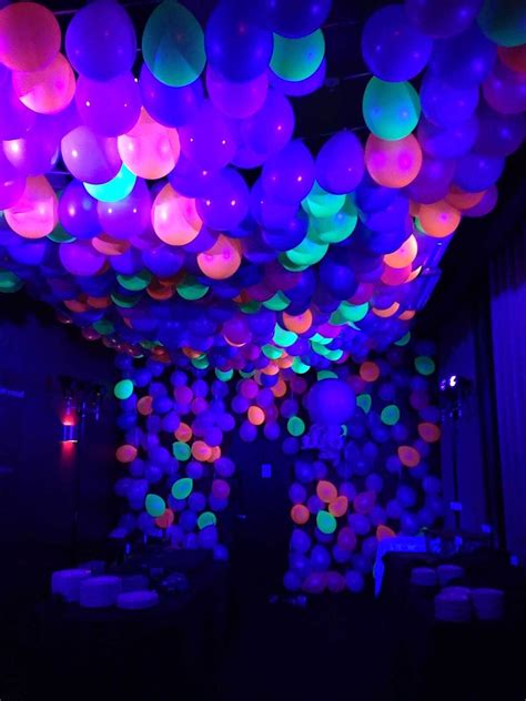 Acrylic phosphorescent paint suited for all weather conditions that will glow for this techno glow premium glow in the dark acrylic paint kit is a complete set, without the canvas or paint rocks for your driveway. 45 Glow In The Dark Party Ideas: Neon Night-glow Party ...