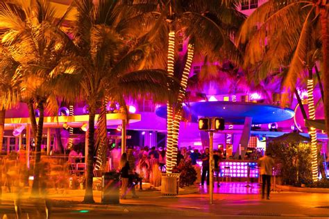 5 Cosas Que Hacer En La Noche De Miami Ahorra Y Viaja