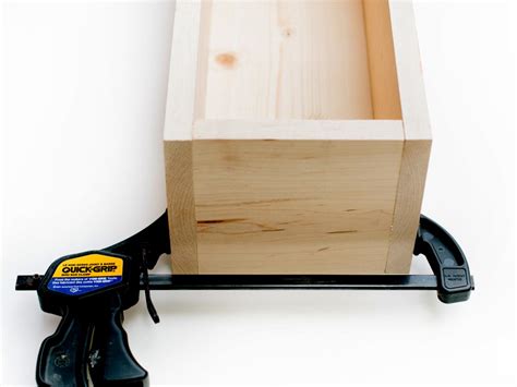 See all my lists with the greatest projects you can find online here. How to Make a Kitchen Planter Box for Herbs | DIY