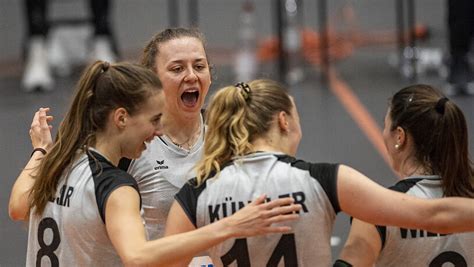 Volleyballerinnen Erkämpfen Sich Wichtigen Sieg Suedostschweizch
