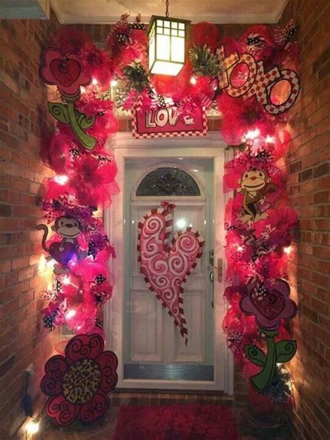 Lovely Valentine Yard Decoration Ideas 47 In 2020 Diy Valentines