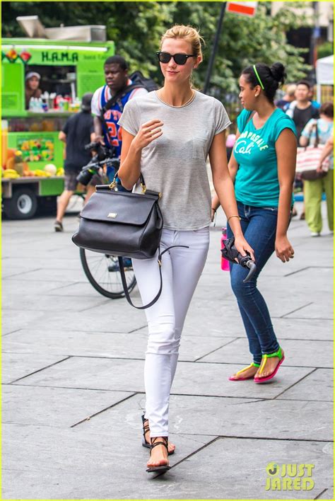 Karlie Kloss Rides Nyc Subway After Lunch With Taylor Swift Photo