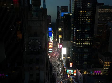 Thousands Left In The Dark During Nyc Power Outage Pbs News Weekend