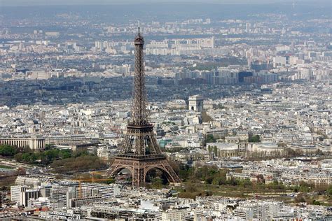 La Tour Eiffel Vue Du Ciel Découvrez De Superbes Photos Aériennes De