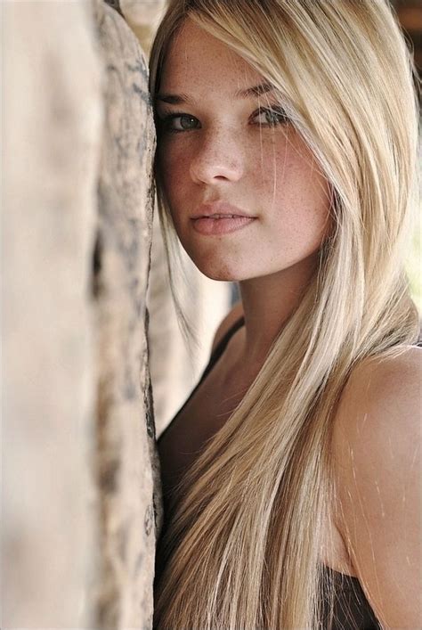 Pin by Yℓℓєи on F ḉε Blonde hair blue eyes Long blonde hair Blonde hair freckles