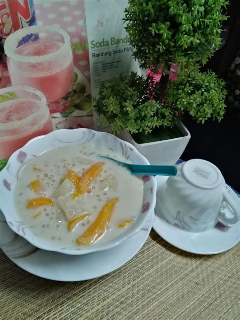Pengat ubi kayu atau juga dipanggil sebagai sira ubi adalah jenis hidangan berkuah manis (jenis pengat) yang menggunakan ubi kayu sebagai bahan utama yang dimasak. namakucella: PENGAT UBI KAYU + NANGKA