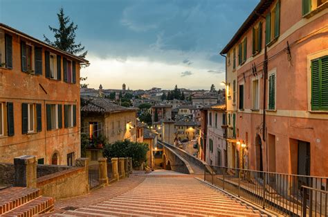 (+39) 075.36811 numero verde 800.01.3474 mail. Encante-se por Perugia, a capital italiana do chocolate ...