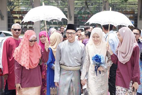 Ya itu sama tamu yang nafsunya gede itu, 4 bulan lalu. Majlis Bertandang Afif & Yana: Jangan Kata Ahkak Tak ...