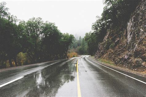 8 Tips for Braking Safely in All Road Conditions - Valley Driving School