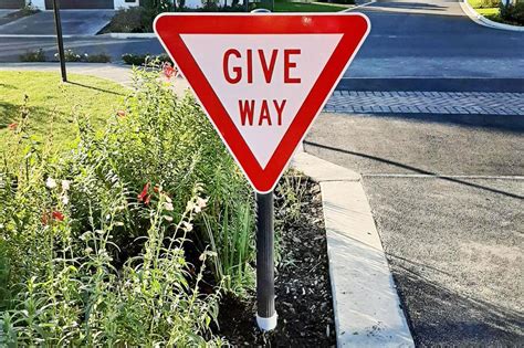 Give Way Sign Signbiz