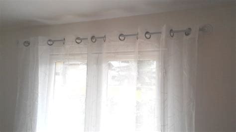 De quelle couleur peindre l'encadrement d'une cheminée ? Comment fixer une tringle à rideau | Forumbrico