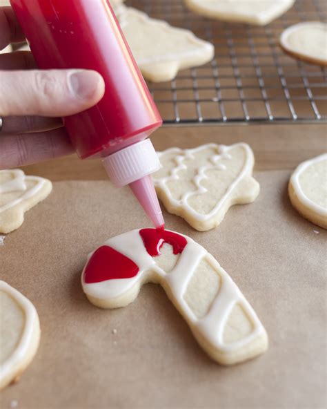 Make the same cookies and icing as you would for the stamp cookies above, but instead of directly stamping gel color onto them the cookies pictured above were created by australian bakery nectar and stone for new zealand's pop roc parties (and omg, they both have beautiful instagram accounts ). 5 Mistakes to Avoid When Icing Cookies | Kitchn