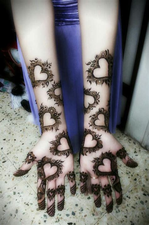 15 Pretty Heart Mehndi Designs For Hands To Try This Year Bling Sparkle