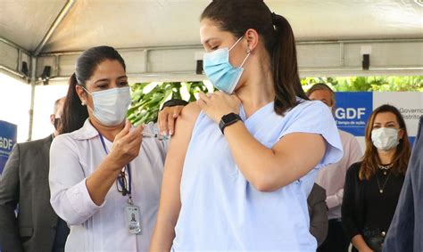 O total de 46.224.872 vacinados que receberam a 1ª dose equivale a Vacinação contra a Covid-19 já teve início em quase todo o ...
