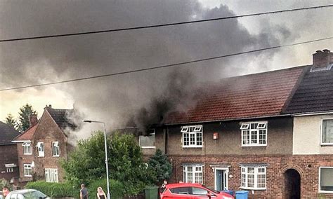 House Catches Fire After Being Struck By Lightning Daily Mail Online
