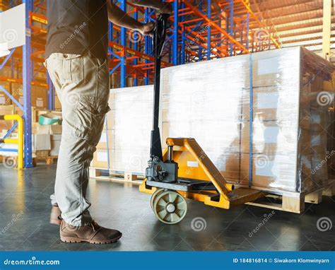 Cargo Shipment Loading For Truck Electric Forklift Pallet Jack Loading Heavy Cargo Pallet Into