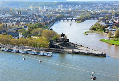 From this vantage point in the fortress grounds you can enjoy the unique panorama of the deutsches eck headland, where rhine and moselle join. Schrägaufzug zur Jugendherberge Koblenz