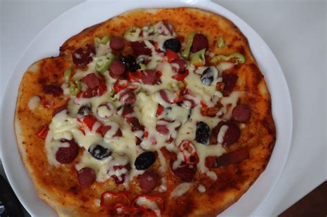 Evde Kolay Küçük Pizza Yapımı - Evde Pizza Yapımı. Kolay Pizza Hamuru Nasıl Yapılır? - Pizza Tarifleri