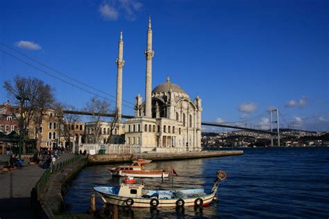 What is Istanbul Turkey known for? 2