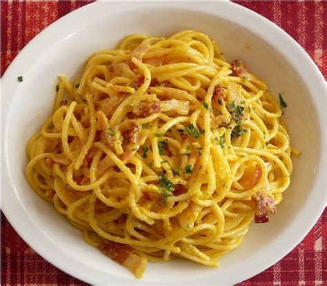 les spaghettis à la carbonara spaghetti alla carbonara en italien ou spaghettis à la