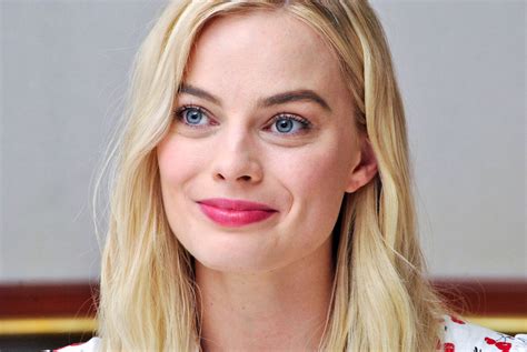 Margot Robbie Smiling 4k Hd Celebrities 4k Wallpapers Images Backgrounds Photos And Pictures