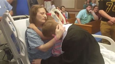 A Mom With Terminal Cancer Sees Her Son Graduate In A Special Hospital