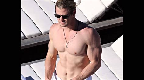 Chris Hemsworth Shows Off His Ripped Abs Playing A Porn Star Breaking News Youtube