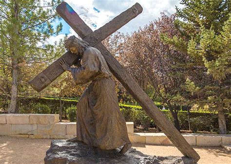 Outdoor Bronze Religious Statues Of Jesus Back Cross To