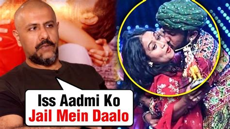 Neha Kakkar Kissed Forcefully Vishal Dadlani Reacts Indian Idol 11 What Stopped Singer And
