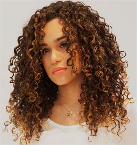 Curly hair types varies from loose to tight curls and one usually always has more than one type. Short Layered Haircuts For Curly Hair - bpatello