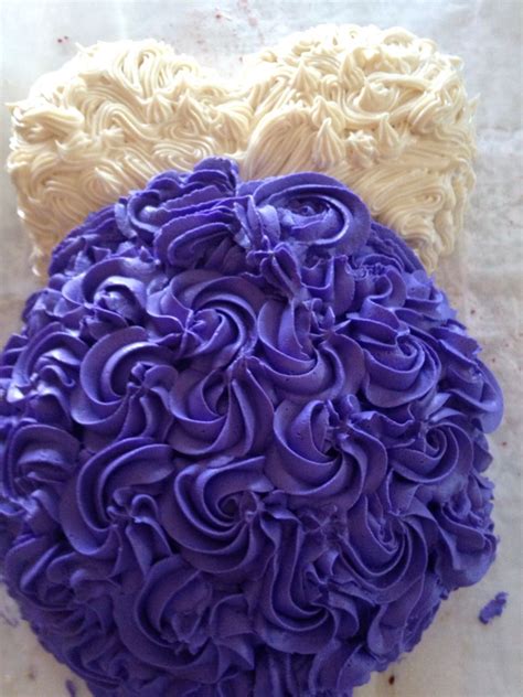 What does red velvet cake taste like? Baby bump cake. Top portion is red velvet cake with cream ...