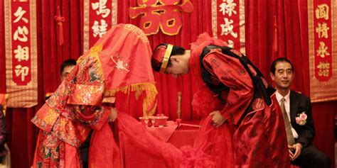 kowtow baitang on chinese wedding life in belgium