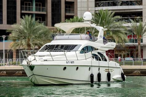 Dubai Private Luxusyacht Tour Für Bis Zu 20 Personen Getyourguide