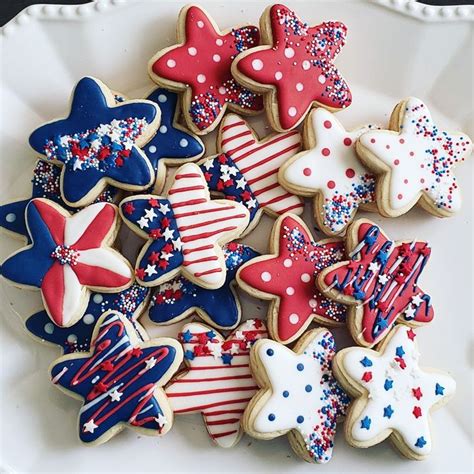 I saw the pictures accompanying her. Star shaped decorated sugar cookies, red, white and blue with sprinkles. Royal icing… | Star ...