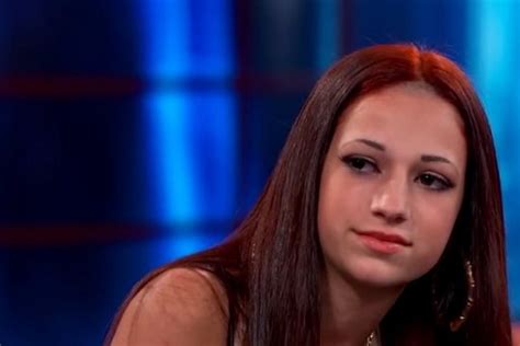 ‘cash me ousside girl punches airline passenger cops called watch video here sofa king cool
