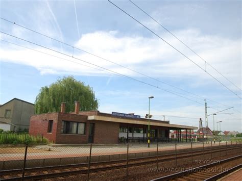 Kisvárda felvételi épülete egy korabeli képeslapon. Kisvárda-Hármasút - Magyarország vasútállomásai és vasúti ...