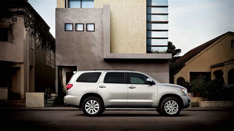 The 8 Seater 2017 Toyota Sequoia Provides V8 Power As Standard
